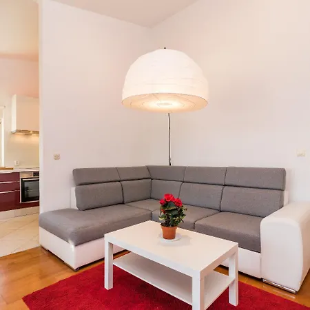 Robi 1 - Sea View Apartment Liznjan
