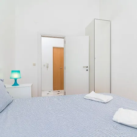 Robi 1 - Sea View Apartment
