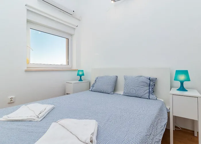 Appartement Robi 1 *